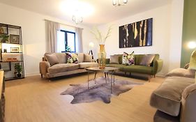 Cabot Mews Apartment 8